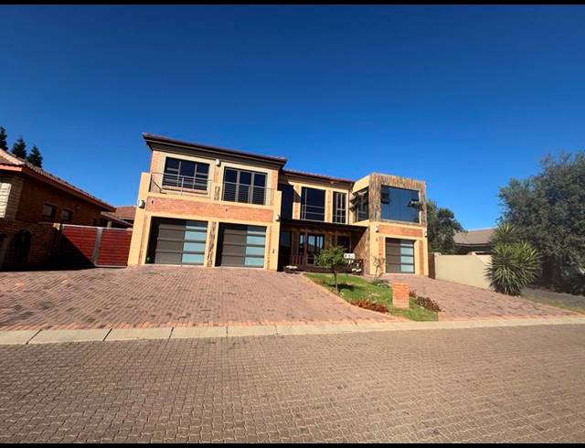 4 BEDROOM HOUSE FOR SALE IN CLUBVILLE